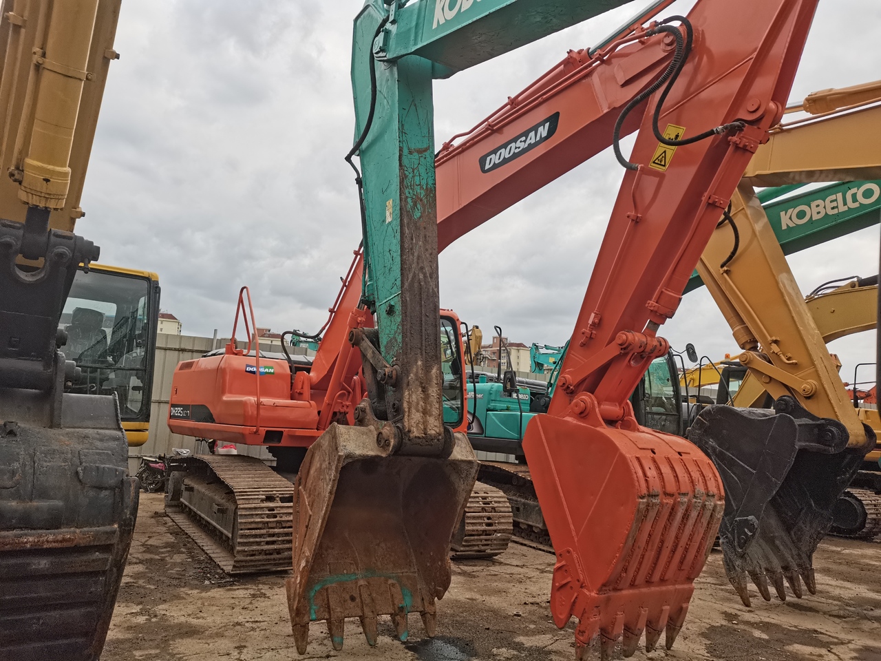 DOOSAN DH225LC-7 - Crawler excavator: picture 4 DOOSAN DH225LC-7 - Crawler excavator: picture 4