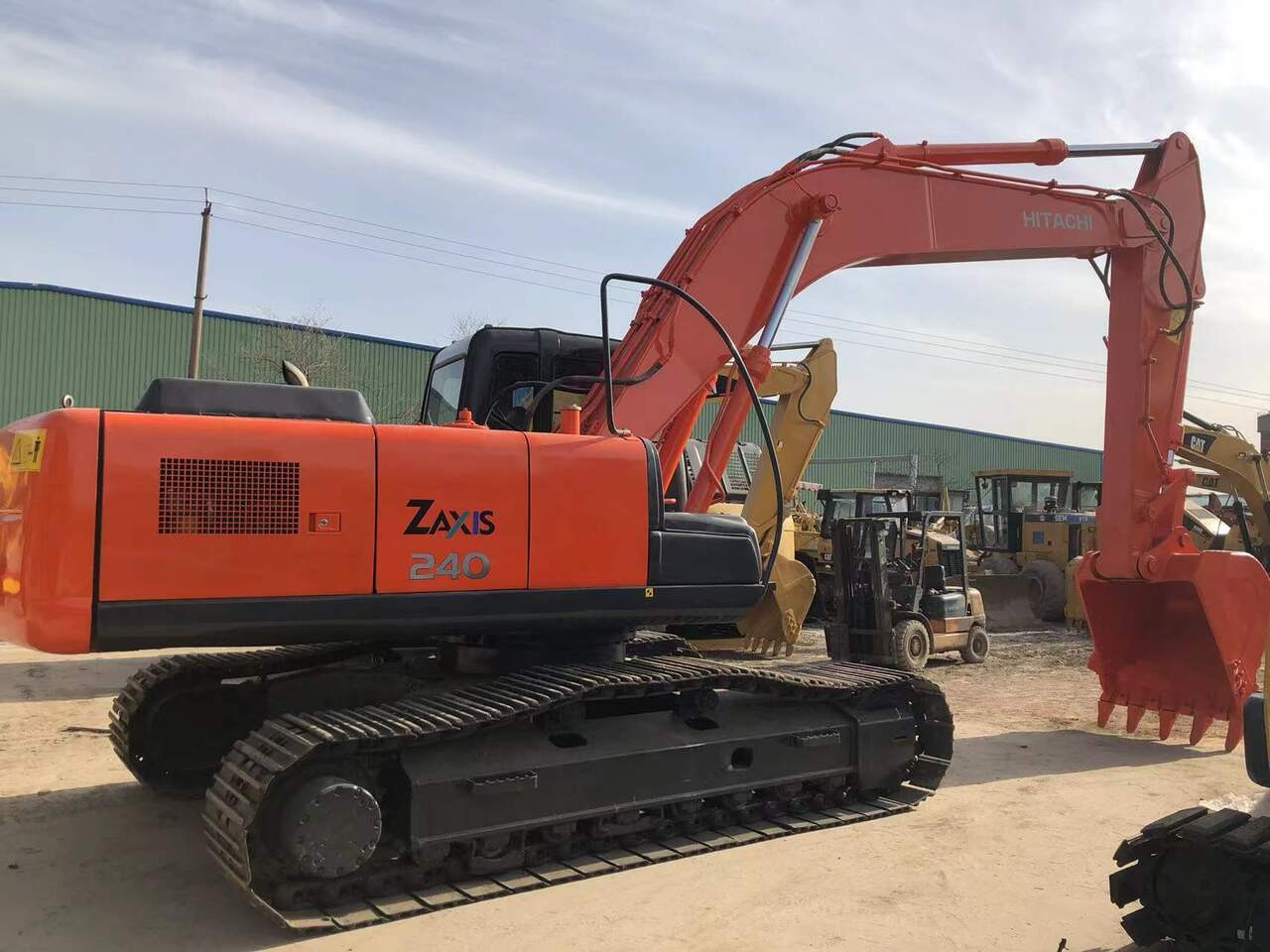 HITACHI ZX240 - Crawler excavator: picture 1 HITACHI ZX240 - Crawler excavator: picture 1