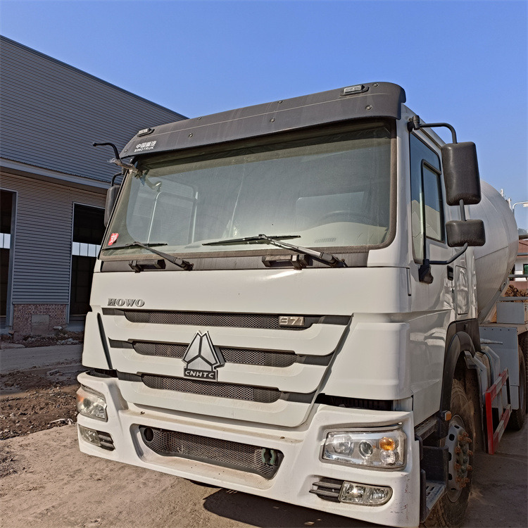 HOWO HOWO-mixer pump truck - Mixer pump truck: picture 3 HOWO HOWO-mixer pump truck - Mixer pump truck: picture 3
