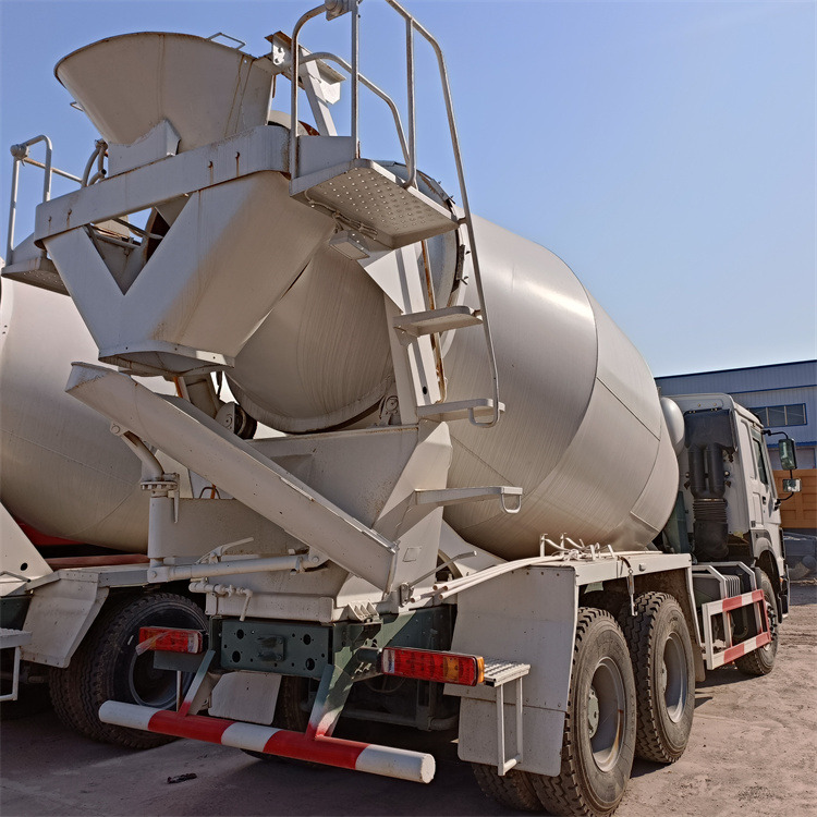 HOWO HOWO-mixer pump truck - Mixer pump truck: picture 5 HOWO HOWO-mixer pump truck - Mixer pump truck: picture 5