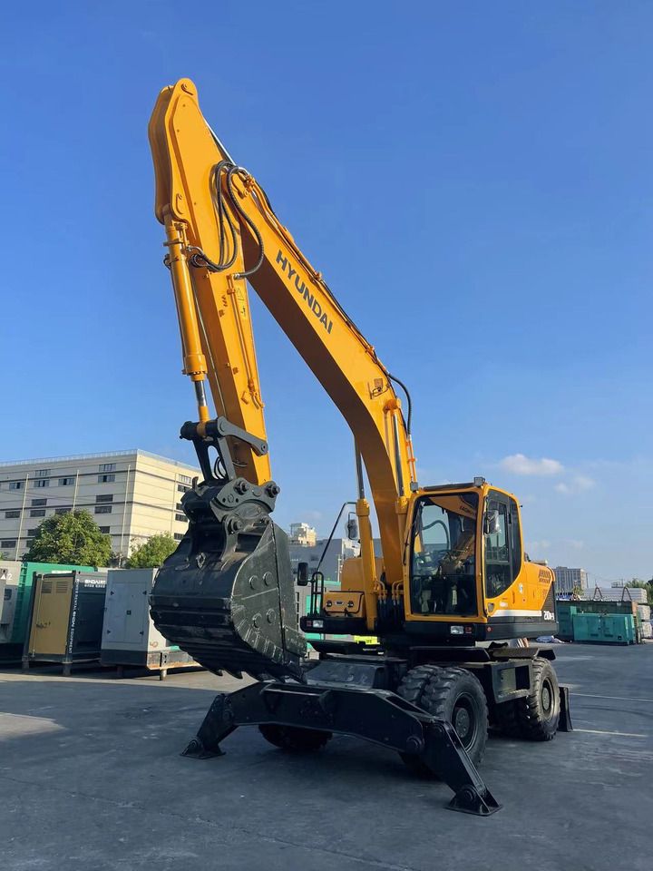 Hyundai R210W-9 - Wheel excavator: picture 2 Hyundai R210W-9 - Wheel excavator: picture 2