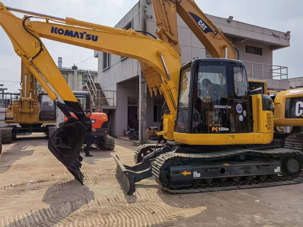 KOMATSU PC128 - Crawler excavator: picture 2 KOMATSU PC128 - Crawler excavator: picture 2