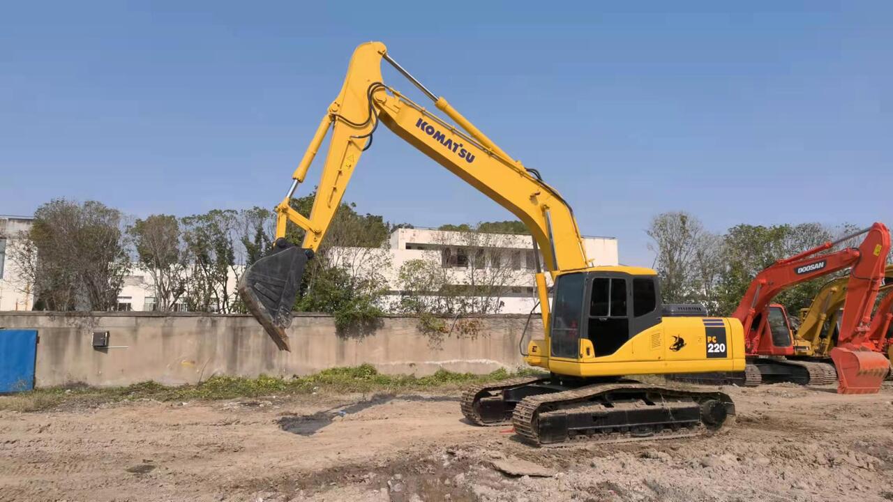 KOMATSU PC220-7 - Crawler excavator: picture 2 KOMATSU PC220-7 - Crawler excavator: picture 2