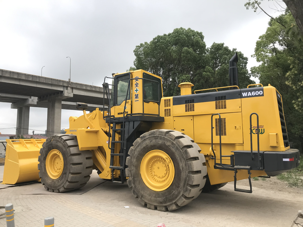 KOMATSU WA600-3 - Wheel loader: picture 4 KOMATSU WA600-3 - Wheel loader: picture 4