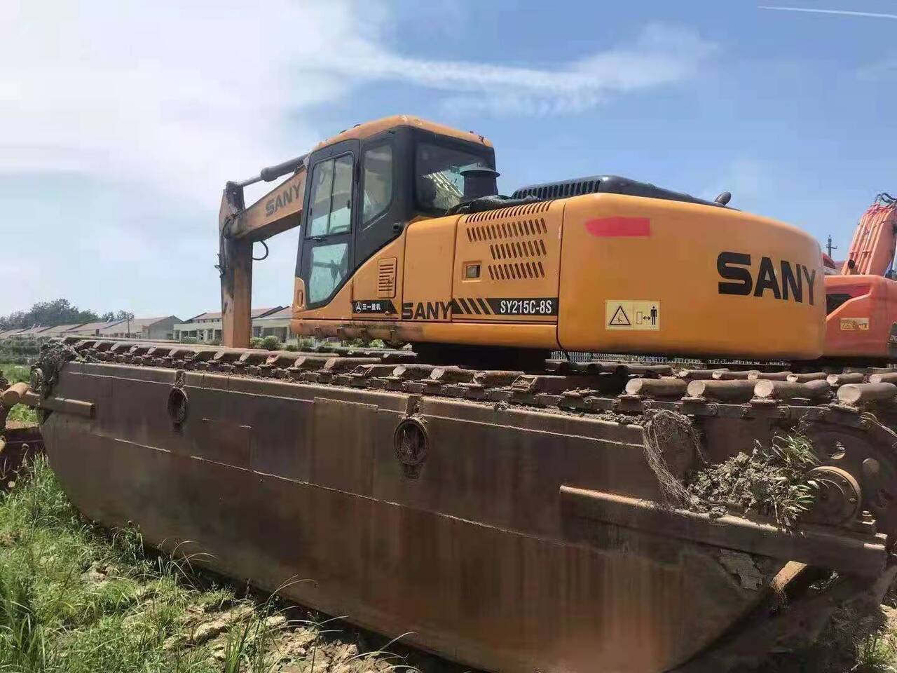 SANY 215C - Amphibious excavator: picture 1 SANY 215C - Amphibious excavator: picture 1