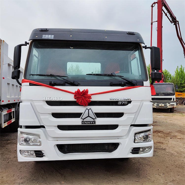 HOWO 6x4 375hp tractor-white - Tractor unit: picture 5 HOWO 6x4 375hp tractor-white - Tractor unit: picture 5