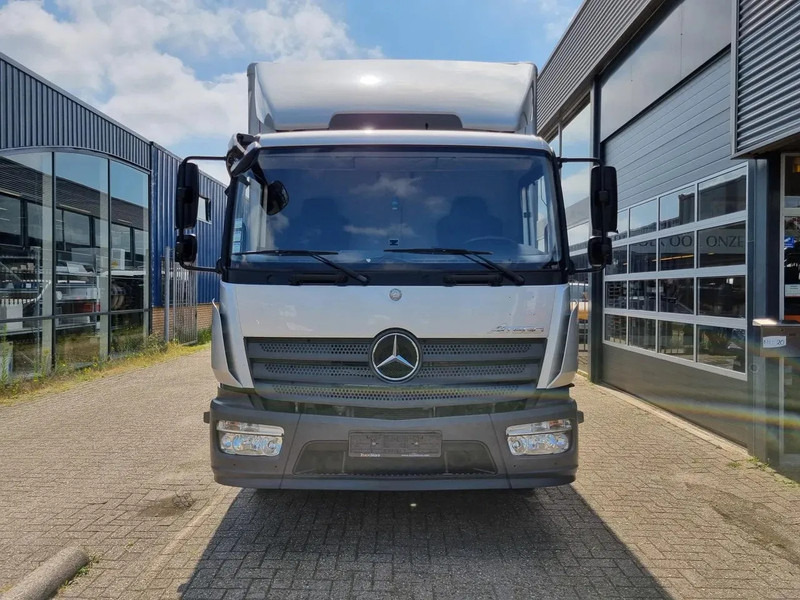 Mercedes-Benz Atego 1218 Koffer/ Ladebordwand/ Airco/ Grau Metallic - Box truck: picture 4 Mercedes-Benz Atego 1218 Koffer/ Ladebordwand/ Airco/ Grau Metallic - Box truck: picture 4