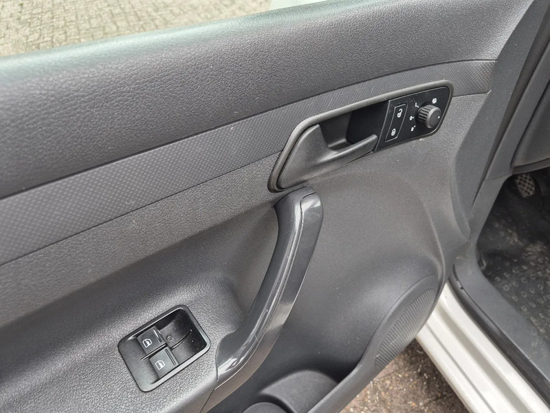 Small van Volkswagen Caddy Maxi 1.6 TDI 75KW Euro 5L Airco: picture 18 Small van Volkswagen Caddy Maxi 1.6 TDI 75KW Euro 5L Airco: picture 18