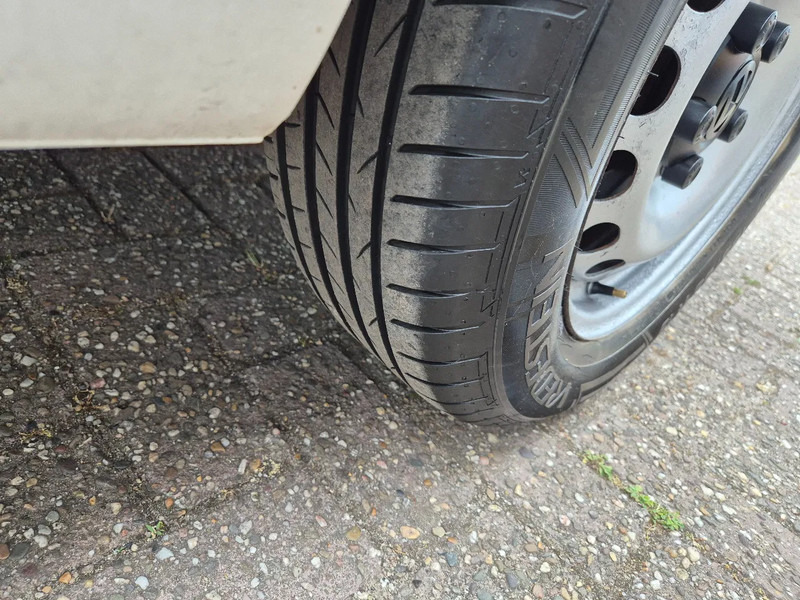 Small van Volkswagen Caddy Maxi 1.6 TDI 75KW Euro 5L Airco: picture 8 Small van Volkswagen Caddy Maxi 1.6 TDI 75KW Euro 5L Airco: picture 8