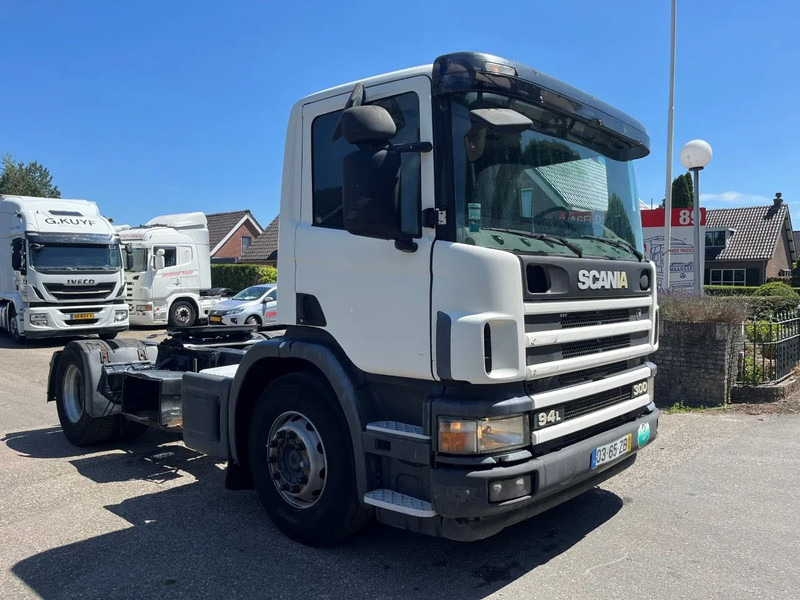 Scania P94-300 94 MANUAL GEARBOX AIRCO RETARDER 10-2004 - Tractor unit: picture 4 Scania P94-300 94 MANUAL GEARBOX AIRCO RETARDER 10-2004 - Tractor unit: picture 4
