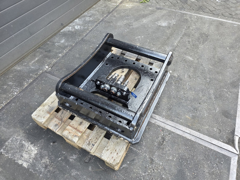 Fuchs fqc sennebogen adaptor plate FQC liebherr sennebogen fqc plate shear - Quick coupler for Construction machinery: picture 3 Fuchs fqc sennebogen adaptor plate FQC liebherr sennebogen fqc plate shear - Quick coupler for Construction machinery: picture 3