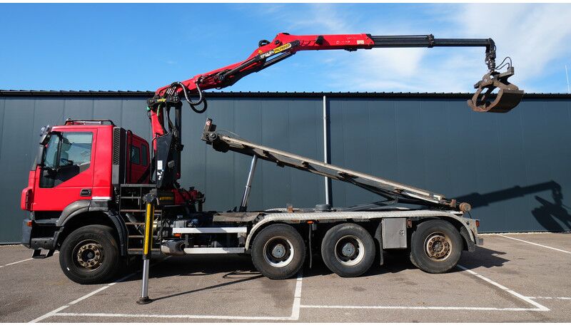 Iveco Trakker 410 8x4 Cable system with Crane - Crane truck: picture 1 Iveco Trakker 410 8x4 Cable system with Crane - Crane truck: picture 1