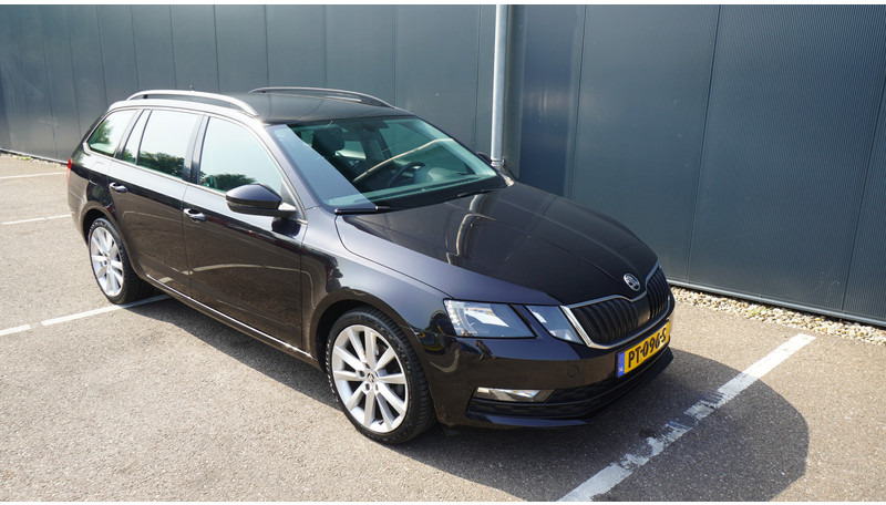 Škoda Octavia COMBI 1.6TDI DSG 85KW GREENTECH AMBITION BUSINESS - Minibus, Passenger van: picture 4 Škoda Octavia COMBI 1.6TDI DSG 85KW GREENTECH AMBITION BUSINESS - Minibus, Passenger van: picture 4
