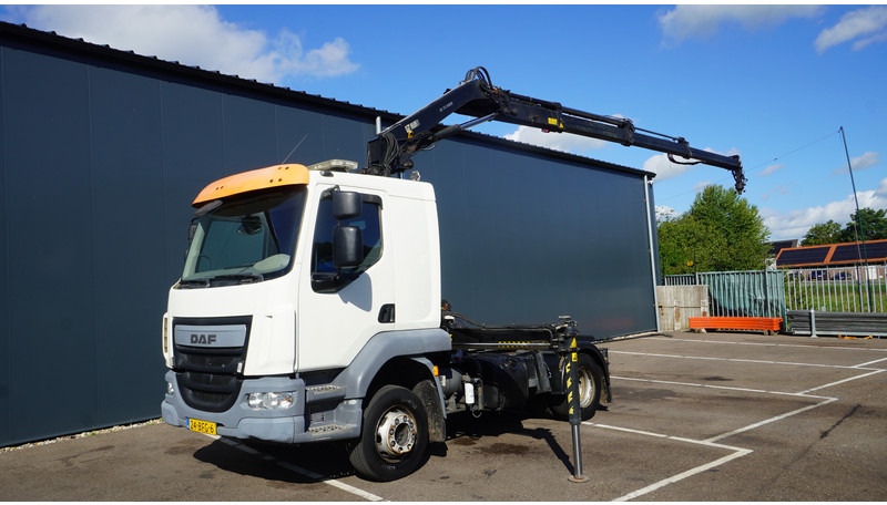 DAF LF 220 WITH HIAB XS111 HI DUO CRANE 238.000KM - Tractor unit: picture 2 DAF LF 220 WITH HIAB XS111 HI DUO CRANE 238.000KM - Tractor unit: picture 2