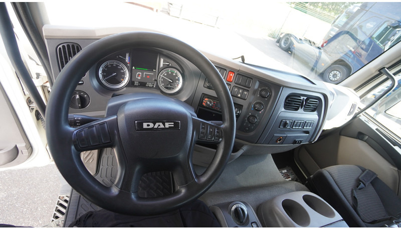 DAF LF 220 WITH HIAB XS111 HI DUO CRANE 238.000KM - Tractor unit: picture 5 DAF LF 220 WITH HIAB XS111 HI DUO CRANE 238.000KM - Tractor unit: picture 5