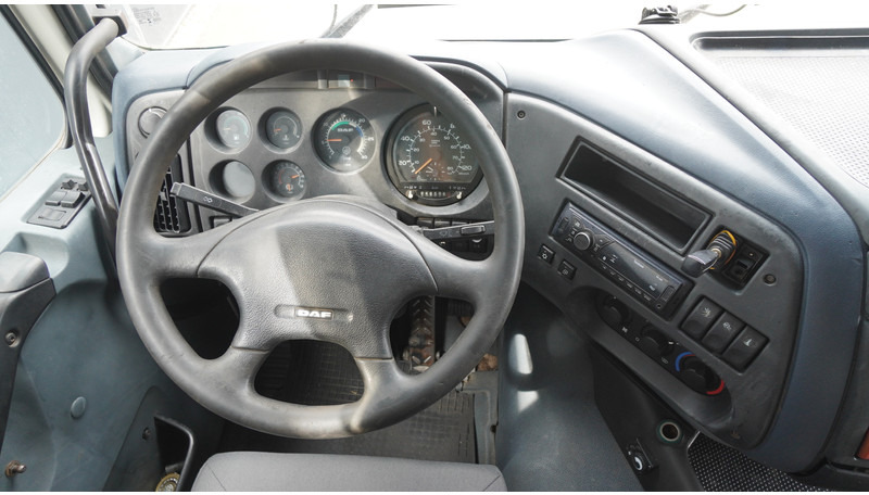 DAF XF 95.380 SC MANUAL GEARBOX - Tractor unit: picture 4 DAF XF 95.380 SC MANUAL GEARBOX - Tractor unit: picture 4