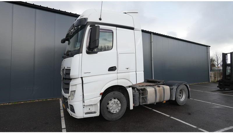 Mercedes-Benz Actros 1942 tractor unit with broken engine - Tractor unit: picture 2 Mercedes-Benz Actros 1942 tractor unit with broken engine - Tractor unit: picture 2