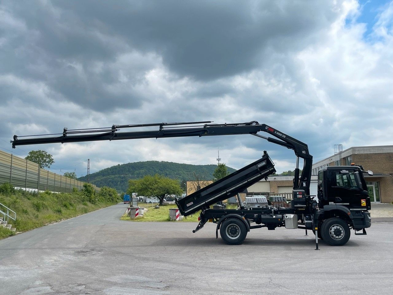 Tipper, Crane truck MAN TGM 18.320 4x4 Euro6e Hiab X Hiduo 228-4: picture 12