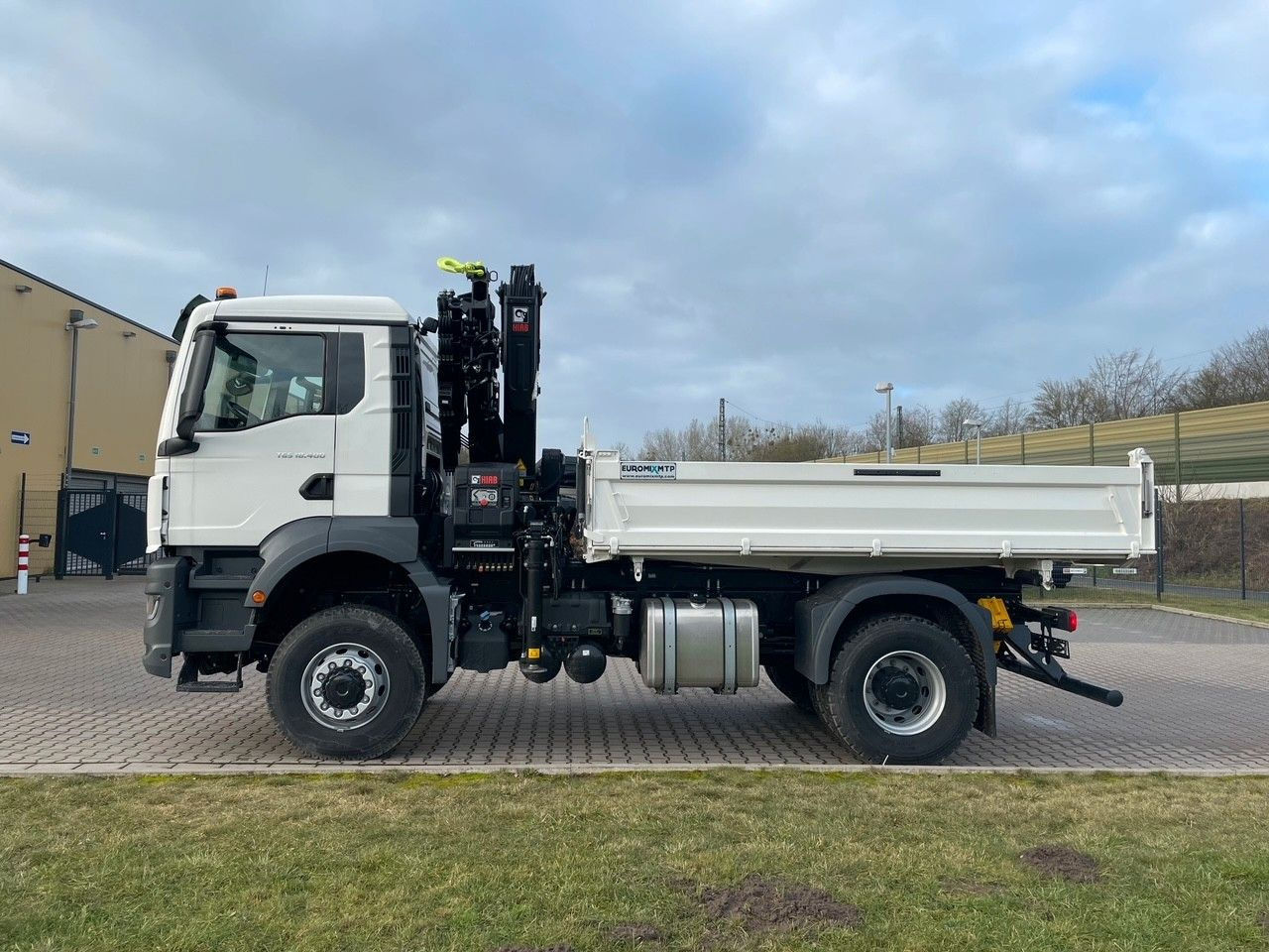 MAN TGS 18.400 TG3 4x4 Euro6e Hiab X-HiDuo 138DS-4 MAN TGS 18.400 TG3 4x4 Euro6e Hiab X-HiDuo 138DS-4 - Tipper, Crane truck: picture 3 MAN TGS 18.400 TG3 4x4 Euro6e Hiab X-HiDuo 138DS-4 MAN TGS 18.400 TG3 4x4 Euro6e Hiab X-HiDuo 138DS-4 - Tipper, Crane truck: picture 3