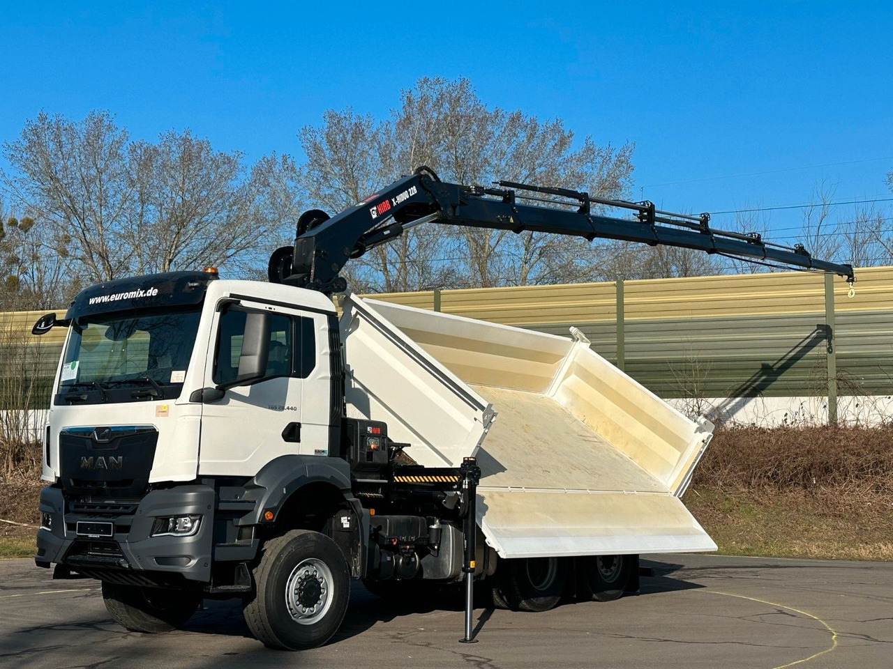 MAN TGS 28.440 6x4-4/3-Seiten- Kipper / Hiab 228-6 - Tipper, Crane truck: picture 2 MAN TGS 28.440 6x4-4/3-Seiten- Kipper / Hiab 228-6 - Tipper, Crane truck: picture 2