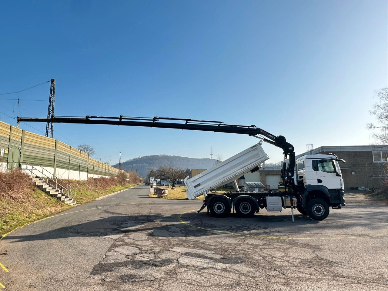Tipper, Crane truck MAN TGS 28.440 6x4-4/3-Seiten- Kipper / Hiab 228-6: picture 17