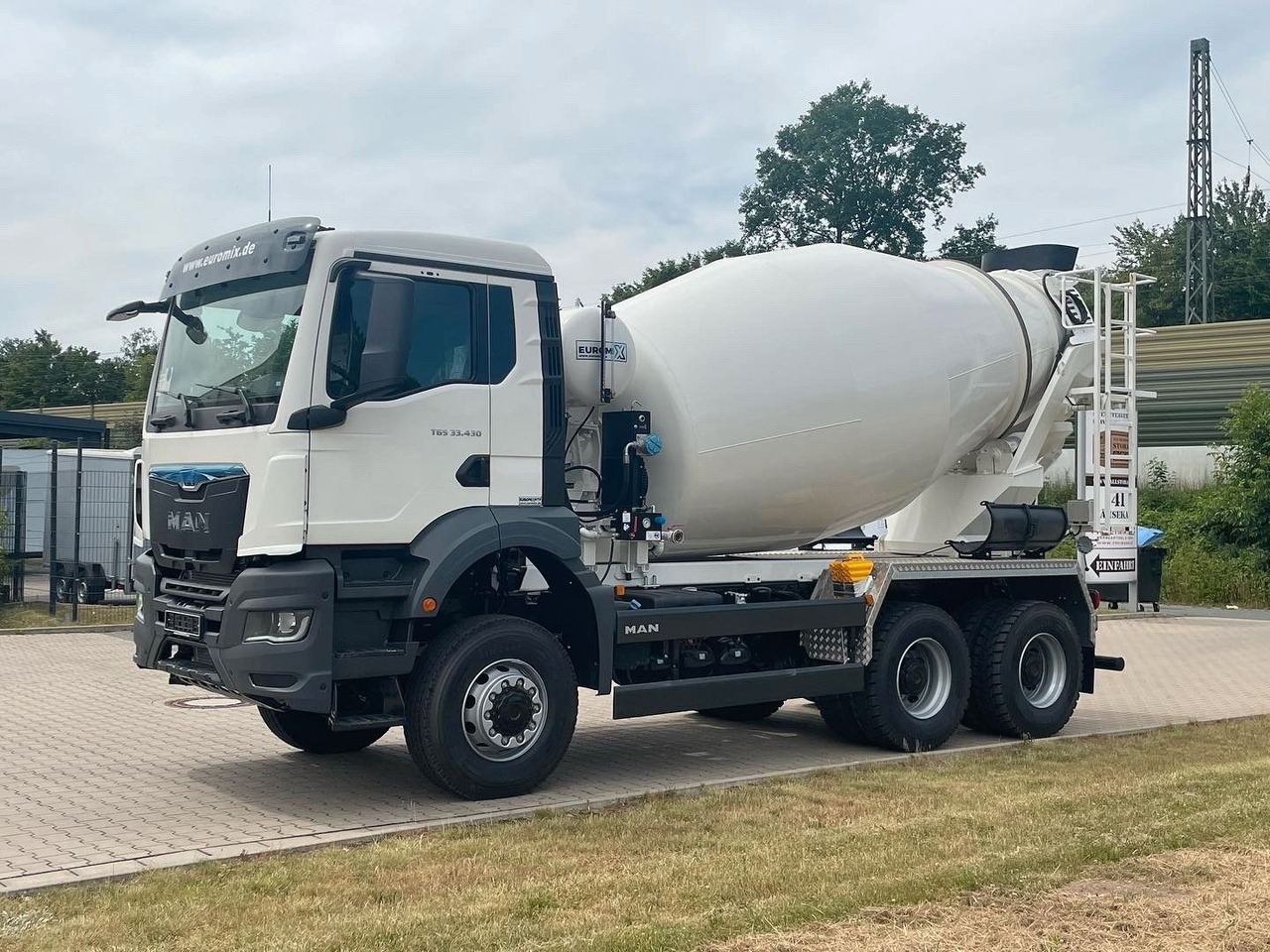 MAN TGS 33.440 / 6X6 Euro6e Euromix MTP EM 7 L - Concrete mixer truck: picture 3 MAN TGS 33.440 / 6X6 Euro6e Euromix MTP EM 7 L - Concrete mixer truck: picture 3