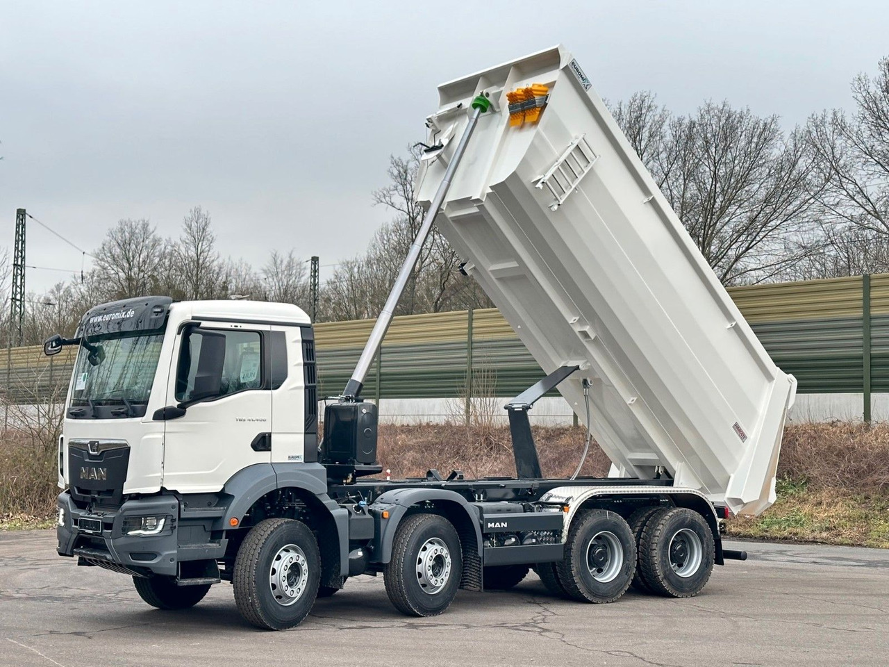 MAN TGS 41.400 8x4 / EUROMIX MTP 20m³/ EURO 5 - Tipper: picture 1 MAN TGS 41.400 8x4 / EUROMIX MTP 20m³/ EURO 5 - Tipper: picture 1