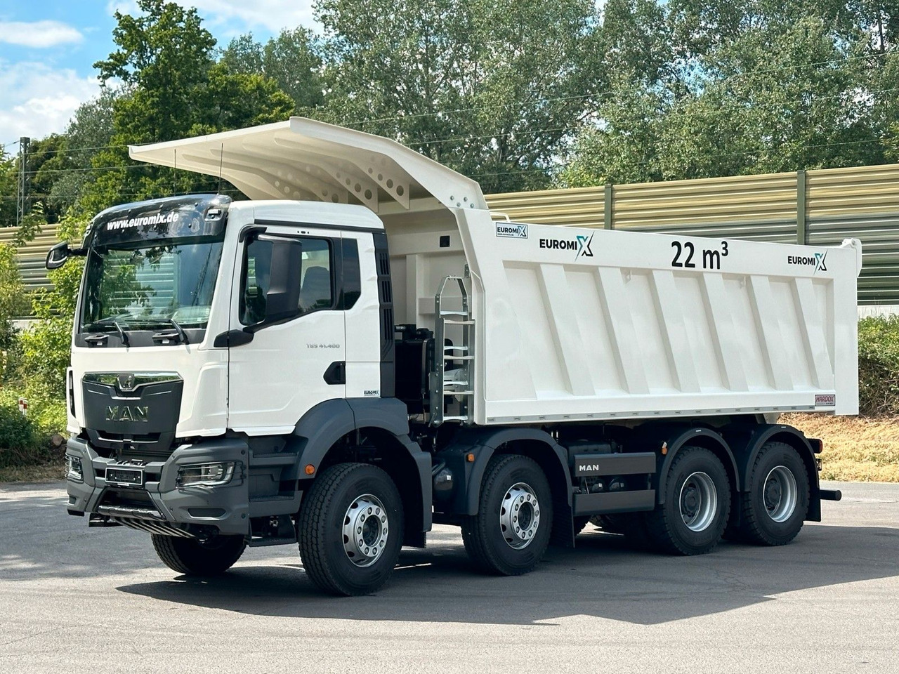 MAN TGS 41.400 8x4 / EUROMIX MTP 22m³/ Eckige Mulde - Tipper: picture 1 MAN TGS 41.400 8x4 / EUROMIX MTP 22m³/ Eckige Mulde - Tipper: picture 1