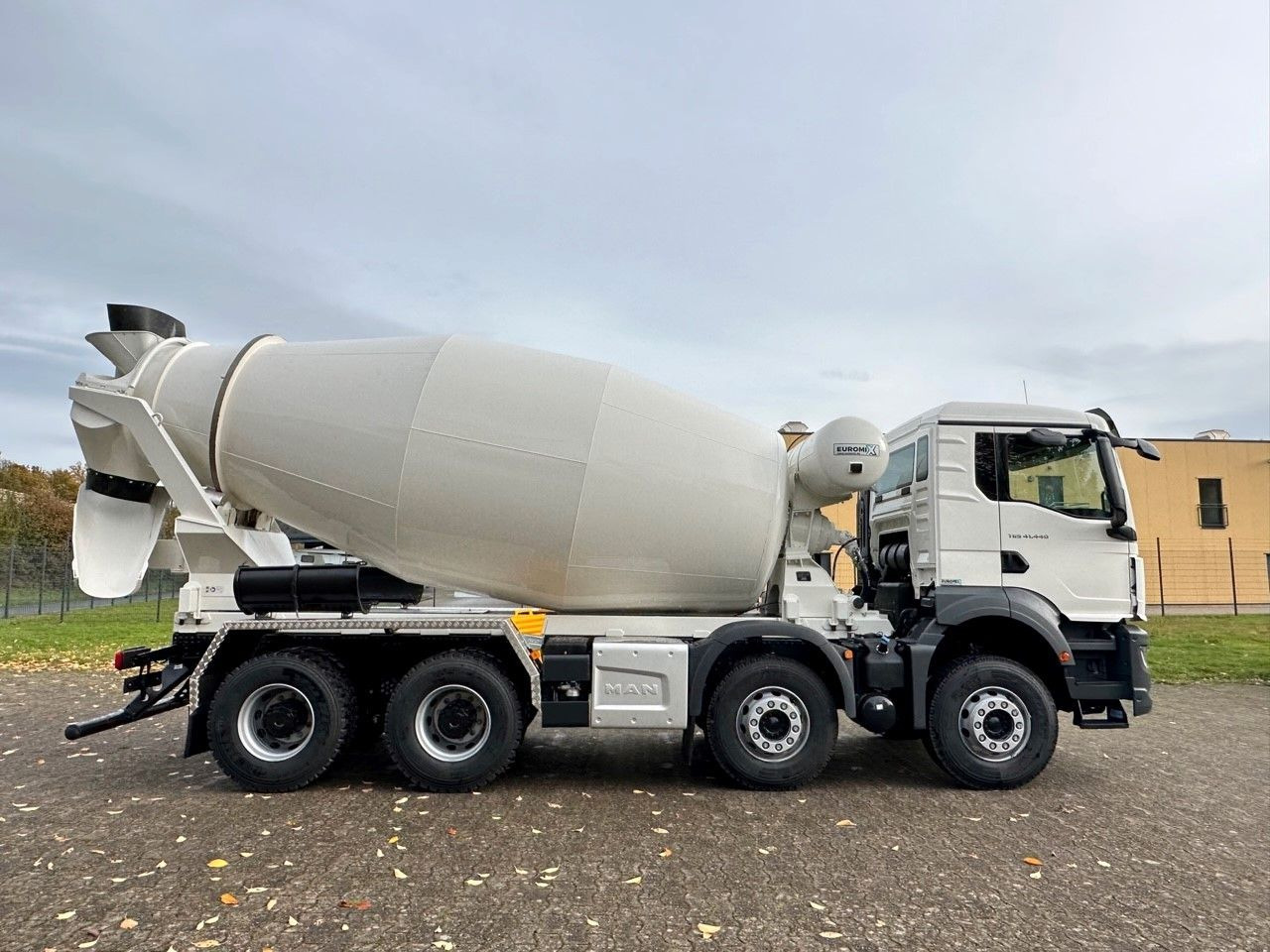 Leasing of  MAN TGS 41.440 8x4 /Euro6e Euromix EM 12 R MAN TGS 41.440 8x4 /Euro6e Euromix EM 12 R: picture 7