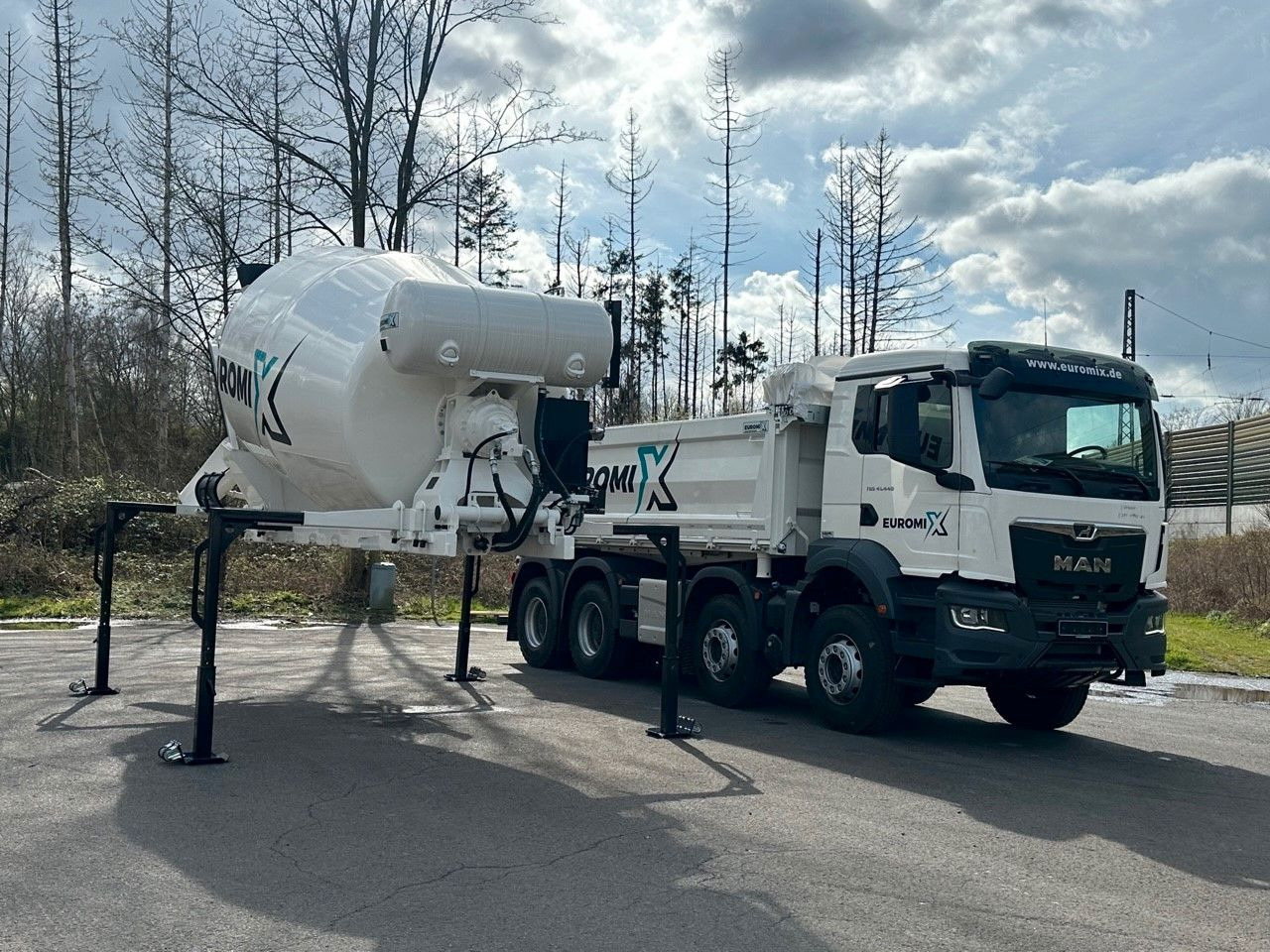 MAN TGS 41.440 8x4 WECHSELSYSTEM KIPPER+MISCHER - Tipper: picture 1 MAN TGS 41.440 8x4 WECHSELSYSTEM KIPPER+MISCHER - Tipper: picture 1