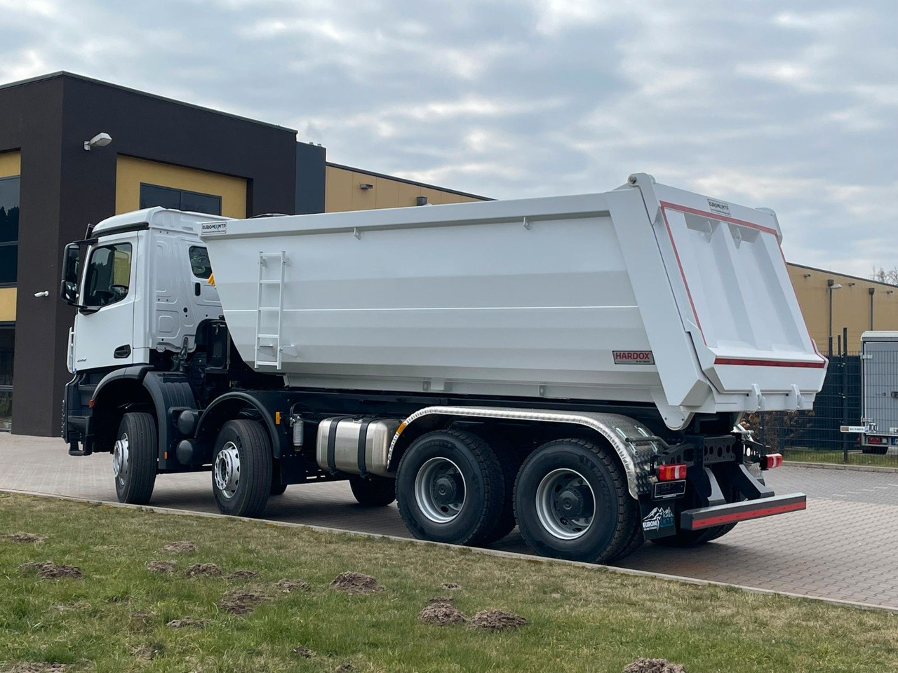 Mercedes-Benz 4142 8X4 Mulden- Kipper - EuromixMTP - Tipper: picture 5 Mercedes-Benz 4142 8X4 Mulden- Kipper - EuromixMTP - Tipper: picture 5
