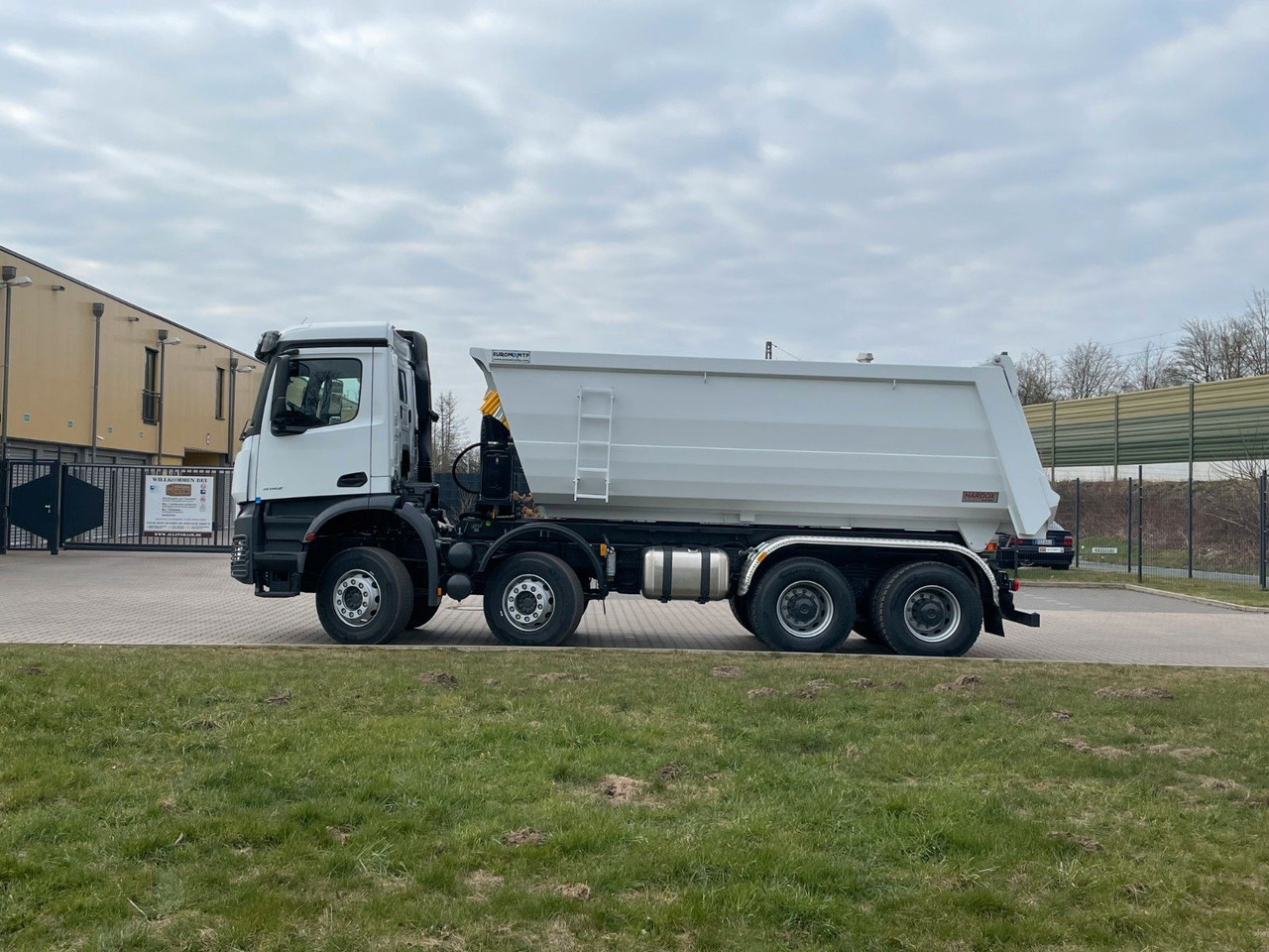 Mercedes-Benz 4142 8X4 Mulden- Kipper - EuromixMTP - Tipper: picture 4 Mercedes-Benz 4142 8X4 Mulden- Kipper - EuromixMTP - Tipper: picture 4