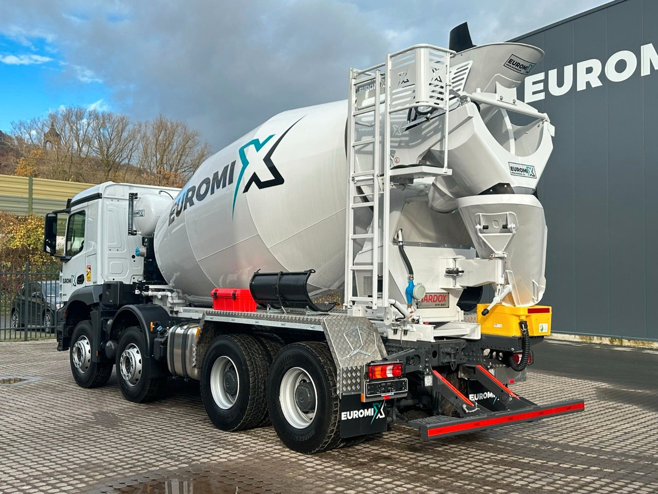 Mercedes-Benz Arocs 5 3540 8x4 EURO 6e EuromixMTP EM 9 L - Concrete mixer truck: picture 4 Mercedes-Benz Arocs 5 3540 8x4 EURO 6e EuromixMTP EM 9 L - Concrete mixer truck: picture 4