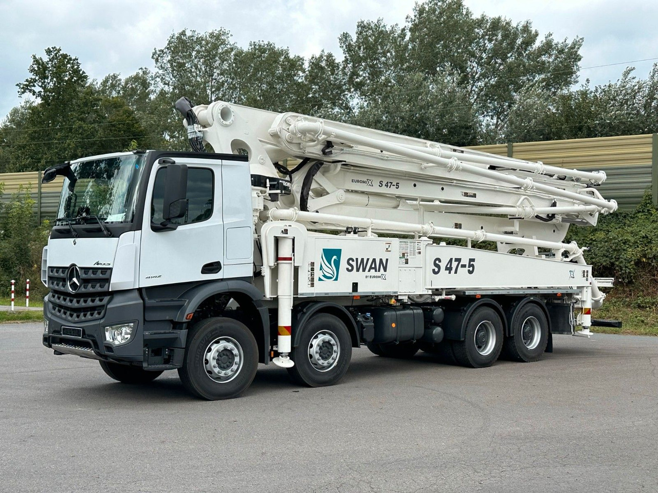 Mercedes-Benz Arocs 5 4142 8x4 SWAN TSP 47-5 160RZ ( 47m ) - Concrete mixer truck: picture 4 Mercedes-Benz Arocs 5 4142 8x4 SWAN TSP 47-5 160RZ ( 47m ) - Concrete mixer truck: picture 4