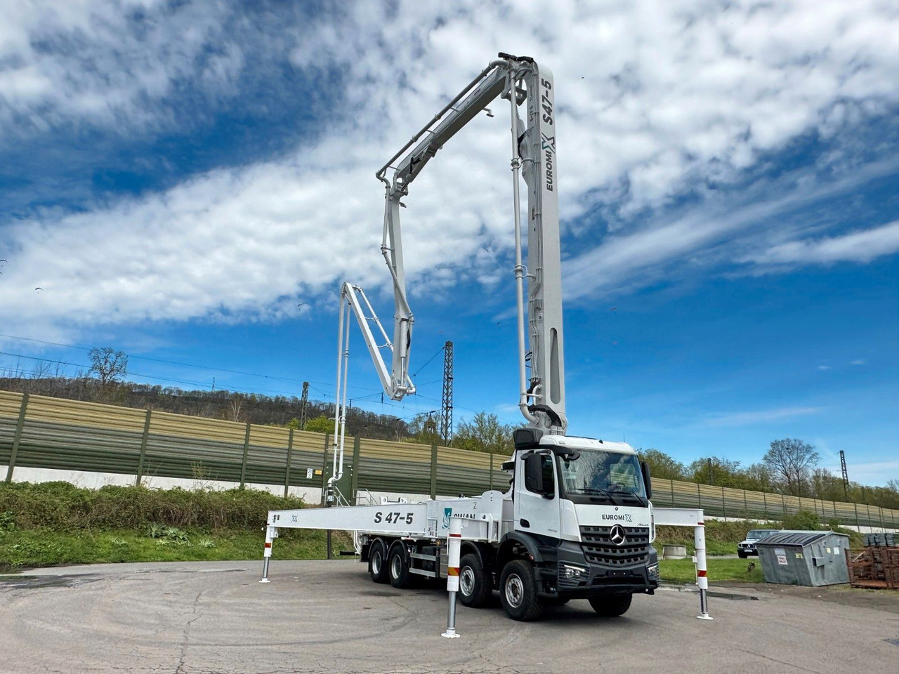 Mercedes-Benz Arocs 5 4542 8x4 SWAN TSP 47-5 160RZ ( 47m ) - Concrete pump truck: picture 4 Mercedes-Benz Arocs 5 4542 8x4 SWAN TSP 47-5 160RZ ( 47m ) - Concrete pump truck: picture 4