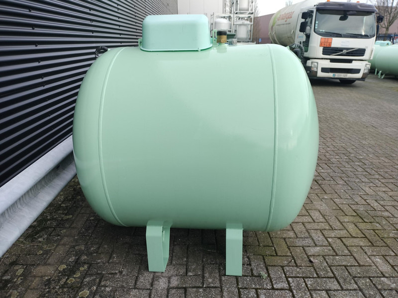 De Visser Propaan/Butaan LPG Tank 1600 L (0.8 ton) Gastank - Gas, Gaz, LPG, GPL, Propane, Butane tanks aboveground Ø 1250mm including tank fittings Tanks are built according to DIN EN 12542, with high quality steel. - Fuel tank for Truck: picture 1 De Visser Propaan/Butaan LPG Tank 1600 L (0.8 ton) Gastank - Gas, Gaz, LPG, GPL, Propane, Butane tanks aboveground Ø 1250mm including tank fittings Tanks are built according to DIN EN 12542, with high quality steel. - Fuel tank for Truck: picture 1