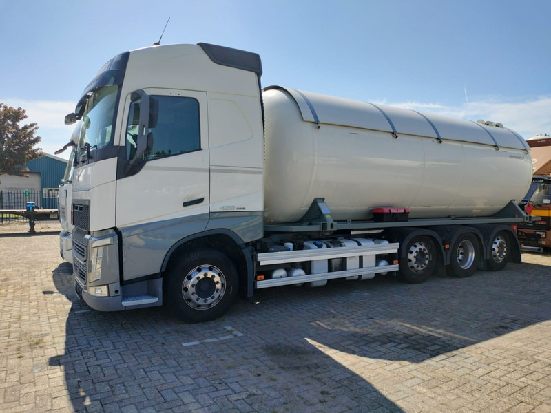 Volvo FH420 8x2-4 -32791 L Gas tank truck -Gas, Gaz, LPG, GPL, Propane, Butane tank, Gastank ID 2.169 Eurotank, flowmeter, pump - Tank truck: picture 3 Volvo FH420 8x2-4 -32791 L Gas tank truck -Gas, Gaz, LPG, GPL, Propane, Butane tank, Gastank ID 2.169 Eurotank, flowmeter, pump - Tank truck: picture 3