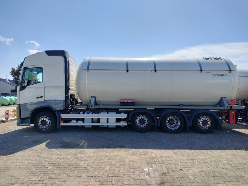 Volvo FH420 8x2-4 -32791 L Gas tank truck -Gas, Gaz, LPG, GPL, Propane, Butane tank, Gastank ID 2.169 Eurotank, flowmeter, pump - Tank truck: picture 1 Volvo FH420 8x2-4 -32791 L Gas tank truck -Gas, Gaz, LPG, GPL, Propane, Butane tank, Gastank ID 2.169 Eurotank, flowmeter, pump - Tank truck: picture 1