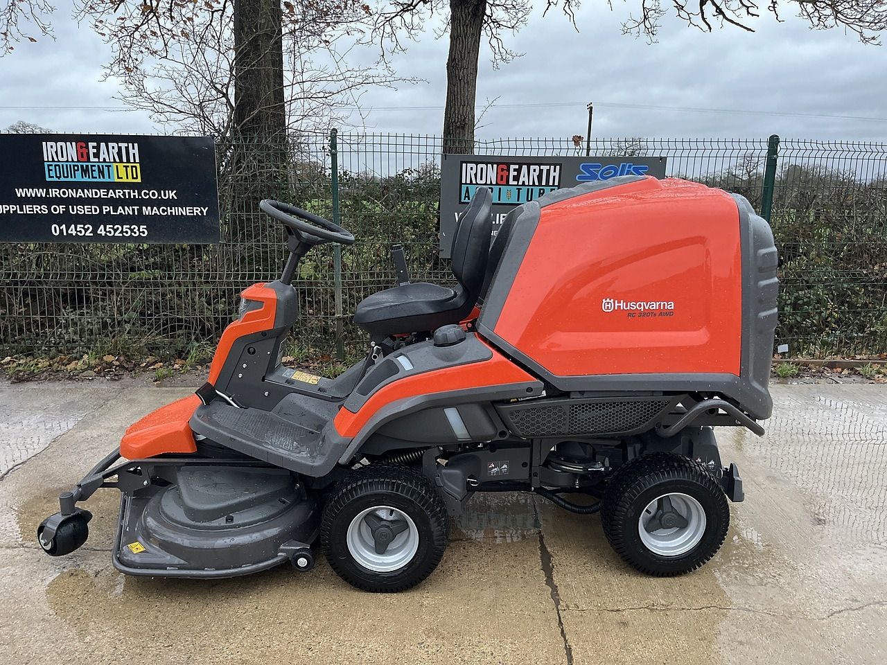 Husqvarna RC 320Ts AWD Ride-On Mower - Garden mower: picture 1 Husqvarna RC 320Ts AWD Ride-On Mower - Garden mower: picture 1