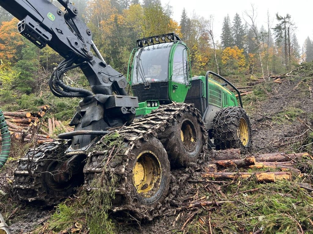 John Deere 1270 E - Forestry harvester: picture 3 John Deere 1270 E - Forestry harvester: picture 3