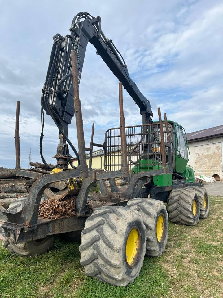 John Deere 810 E  - Forwarder: picture 1 John Deere 810 E  - Forwarder: picture 1