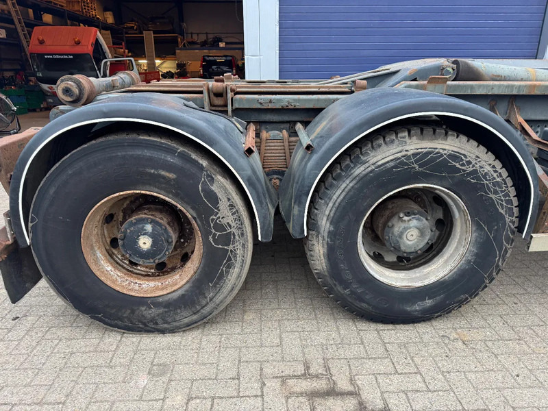 MAN 33.403 **BELGIAN TRUCK-FULL STEEL-MANUAL PUMP** - Hook lift truck: picture 5 MAN 33.403 **BELGIAN TRUCK-FULL STEEL-MANUAL PUMP** - Hook lift truck: picture 5