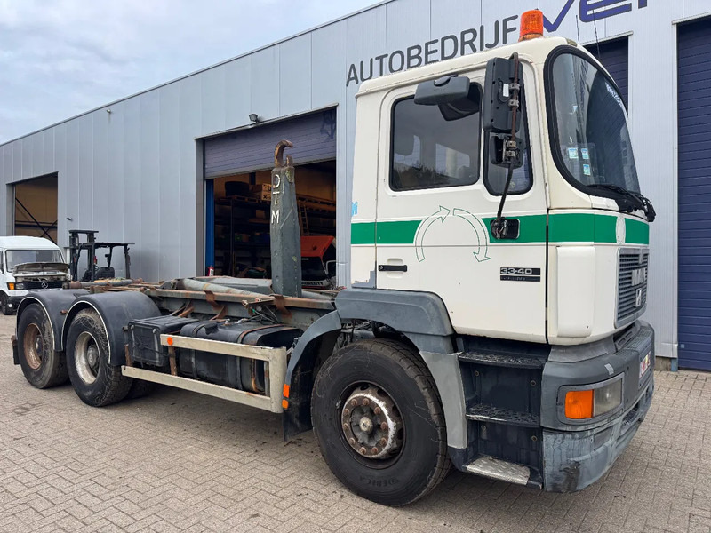 MAN 33.403 **BELGIAN TRUCK-FULL STEEL-MANUAL PUMP** - Hook lift truck: picture 3 MAN 33.403 **BELGIAN TRUCK-FULL STEEL-MANUAL PUMP** - Hook lift truck: picture 3