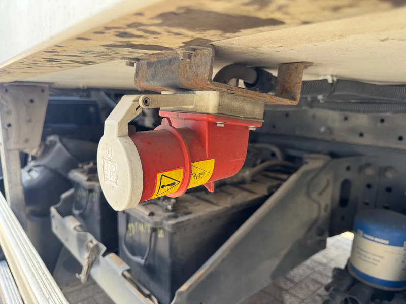 Refrigerator truck Mercedes-Benz Antos 1827 **BLUETEC 6-FRENCH TRUCK-8,70L BOX**: picture 17 Refrigerator truck Mercedes-Benz Antos 1827 **BLUETEC 6-FRENCH TRUCK-8,70L BOX**: picture 17