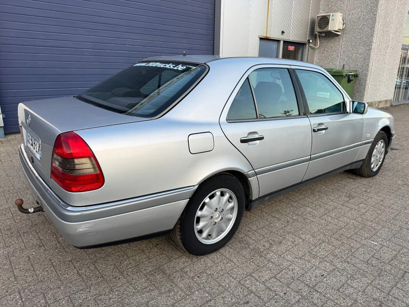 Mercedes-Benz C-Klasse **C180-PETROL-AC** - Sedan: picture 4 Mercedes-Benz C-Klasse **C180-PETROL-AC** - Sedan: picture 4