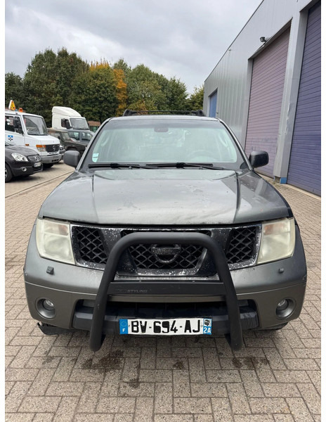 Nissan Pathfinder **AIRCO-EURO 3-7 SEATS** - Car: picture 2 Nissan Pathfinder **AIRCO-EURO 3-7 SEATS** - Car: picture 2