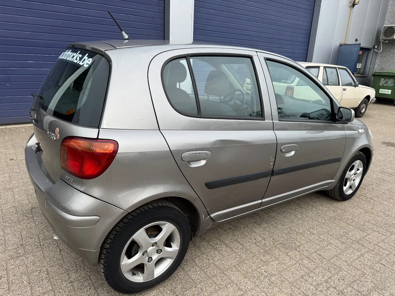 Toyota Yaris **5DOORS-PETROL-BELGIAN CAR-AIRCO** - Hatchback: picture 4 Toyota Yaris **5DOORS-PETROL-BELGIAN CAR-AIRCO** - Hatchback: picture 4