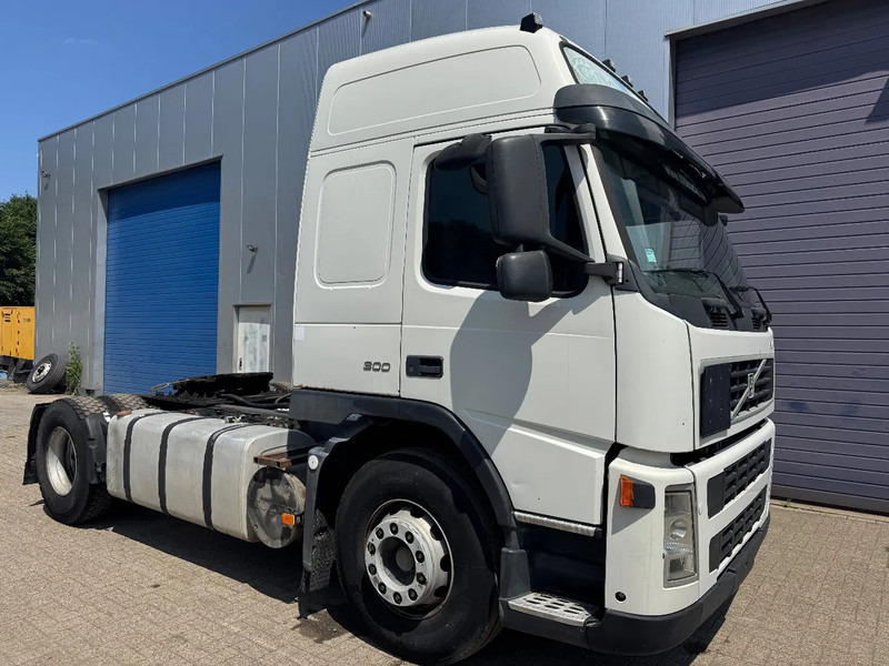 Volvo FM 300 **EURO 3-BELGIAN TRUCK-I SHIFT-PTO** - Tractor unit: picture 3 Volvo FM 300 **EURO 3-BELGIAN TRUCK-I SHIFT-PTO** - Tractor unit: picture 3