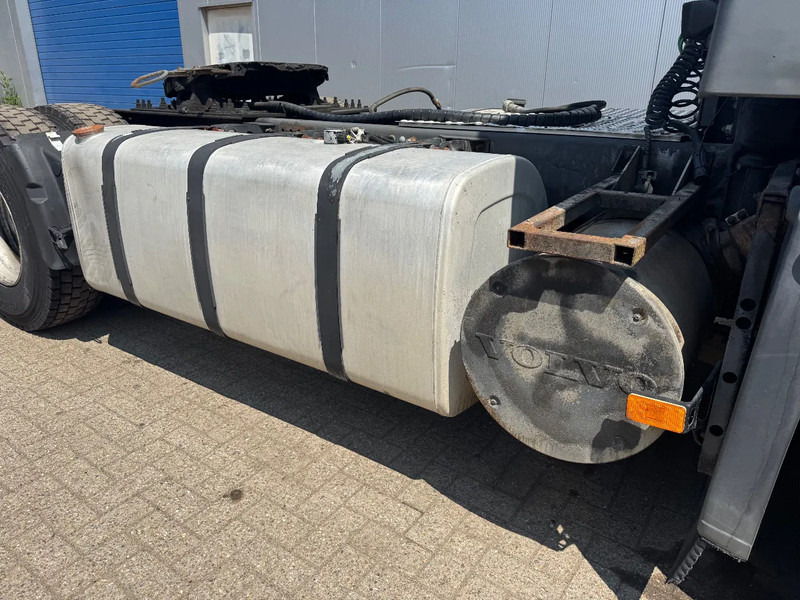 Volvo FM 300 **EURO 3-BELGIAN TRUCK-I SHIFT-PTO** - Tractor unit: picture 4 Volvo FM 300 **EURO 3-BELGIAN TRUCK-I SHIFT-PTO** - Tractor unit: picture 4