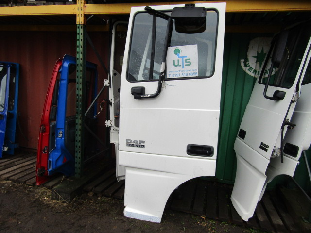 DAF XF 105 NEARSIDE (PASSENGER) COMPLETE DOOR - Cab and interior for Truck: picture 1 DAF XF 105 NEARSIDE (PASSENGER) COMPLETE DOOR - Cab and interior for Truck: picture 1